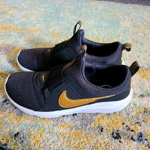 Nike Black/Metallic Gold Women's sz 8